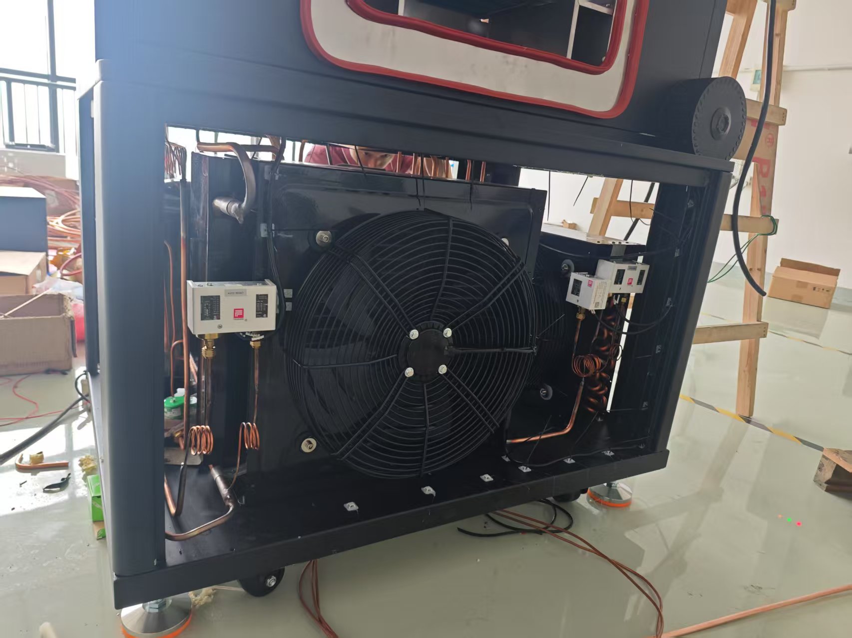 高低溫沖擊試驗(yàn)箱如何進(jìn)行工作原理的 高低溫沖擊試驗(yàn)箱如何進(jìn)行工作原理的