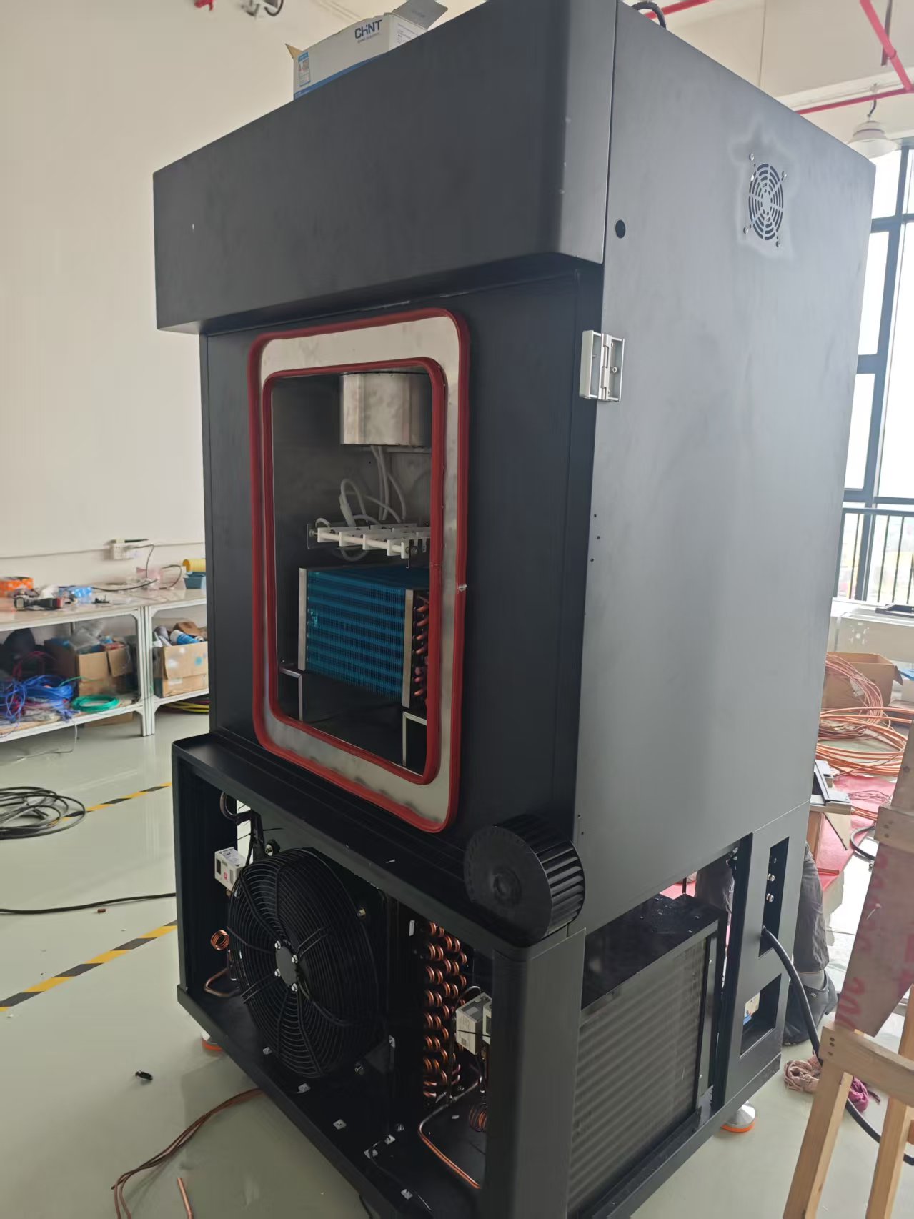 高低溫沖擊試驗(yàn)箱如何進(jìn)行工作原理的