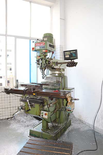 高低溫試驗箱廠家銑床